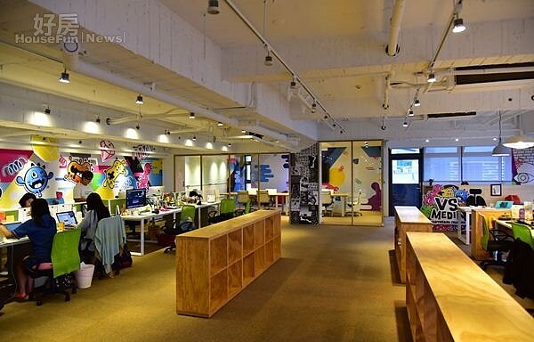 2.位於內湖的VS MEDIA辦公室坪數約為200坪,採開放式空間。