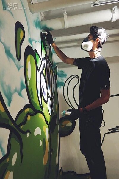 3. Ivy特地邀請台灣知名藝術創作家DEBE,將VS MEDIA七隻怪獸代表轉化成創作元素畫在牆面上。