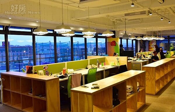 5.幾乎不太使用傳統辦公室隔板,全開放設計讓空間感覺更寬敞,Ivy希望員工能在輕鬆心情下激出更多點子。