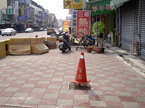 對屏東市實施拓寬人行道政策，當地居民有正反兩面聲音。（翻攝自屏東市公所網站）