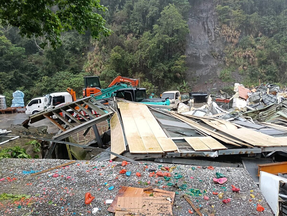 縣府已拆除尖石鄉「武林帖」非法營地之違建。圖／新竹縣政府提供