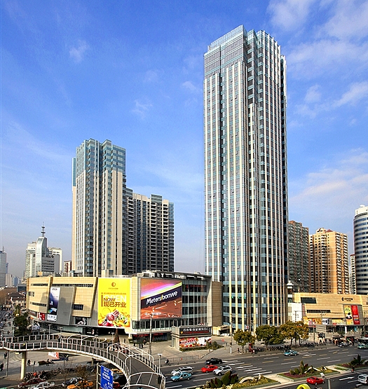 日月光集團旗下的鼎固控股公司於大陸獵地近百坪,但是商辦等出租市場有可能面臨「電商巨獸」的衝擊。(圖/翻攝自鼎固控股有限公司網頁)