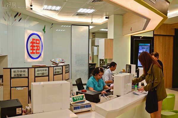 帝寶旁郵局耗資900萬裝潢,被批評獨厚帝寶居民。(好房網News記者 陳韋帆/攝影)