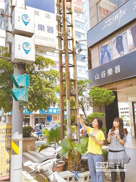 台灣之光 ←桃園「iTaoyuan無線網路」呈現寬頻基礎建設推廣成果,受到重視與青睞。(蔡依珍攝)