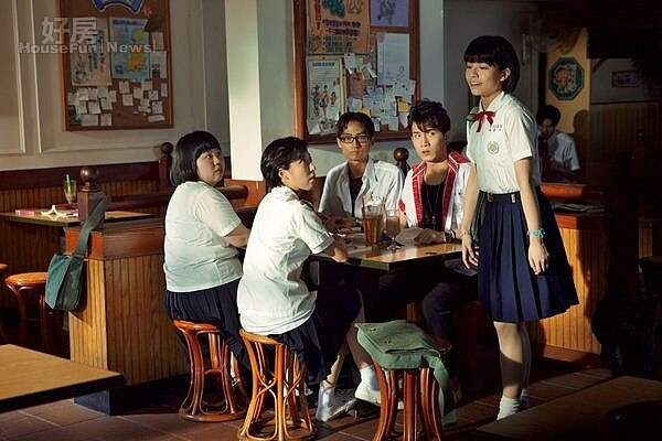 4.學生時代到泡沫紅茶店聚會聊天,勾起許多人的青春回憶。
