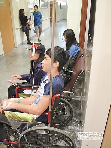 花蓮慈濟大學傳播系多名學生疑似食物中毒就醫。(阮迺閎攝)