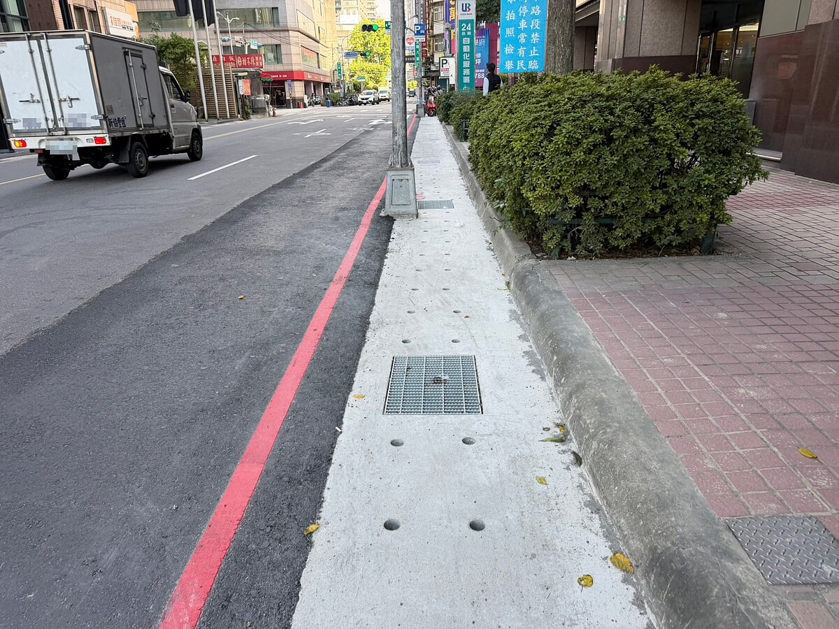 中和區建八路排水溝已順利完工並恢復路面通行。圖／新北市水利局提供