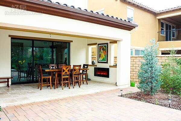 11.起居間挪到室外形成開放式的California Room,空間利用完善。