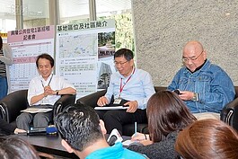 興隆公營宅啟用，北市副市長林欽榮（左）、北市長柯文哲（中）、潤泰董事長尹衍樑（右），共同到場辦理說明會；延續了前市長郝龍斌公共住宅政策，興隆公共住宅落成正式啟用。