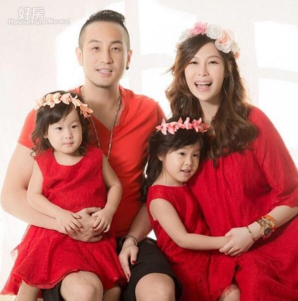 4.唐志中婚後ㄧ家四口幸福美滿。