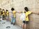 東門城牆有多長？　學童用身體量