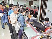 外交部跨海金門辦護照　居民稱讚