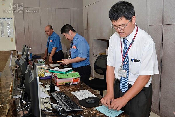 紫京城使用APP智慧物管，E化讓生活更便利。（好房網News記者 陳韋帆／攝影）