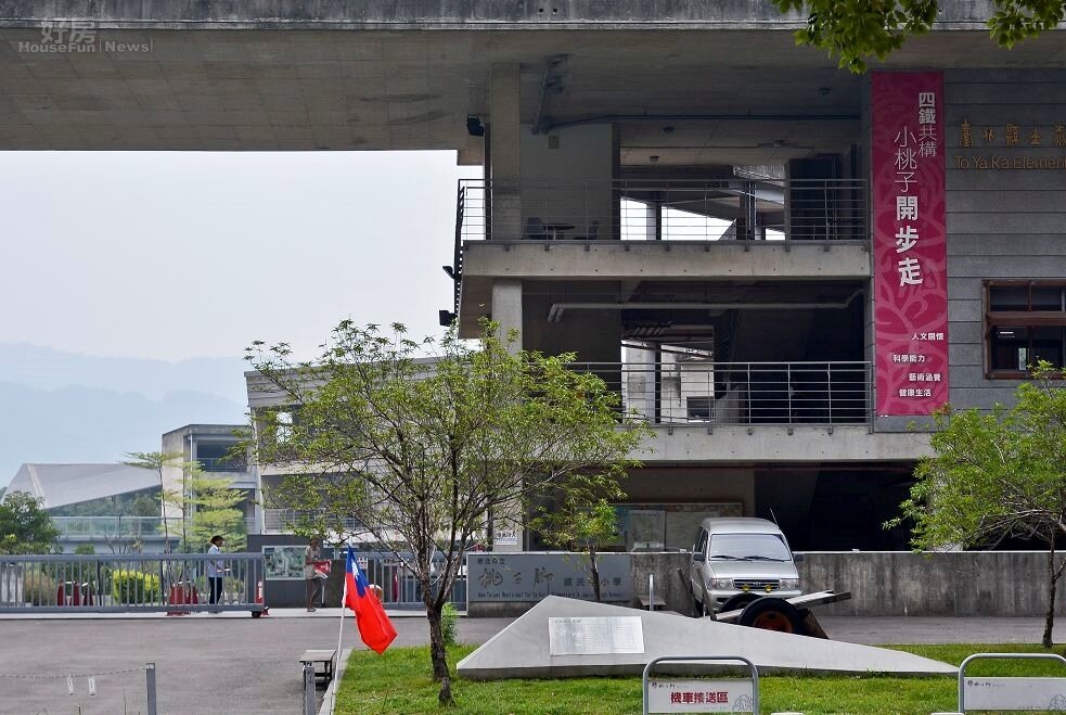 紫京城對面就是明星小學桃子腳國小。（好房網News記者 陳韋帆／攝影）