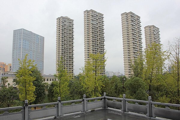 湖北省新建辦公大樓建築面積約2萬平方米,被爆出超支1.5億元。(翻攝自騰訊新聞)