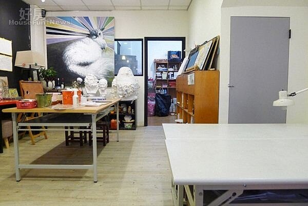 2.新畫室的空間變大了,感覺更明亮舒適。