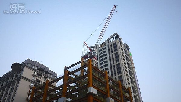 章定煊批評政府救市的政策,根本是拿「居住正義」當祭品。(好房網News記者賈蓉/攝影)