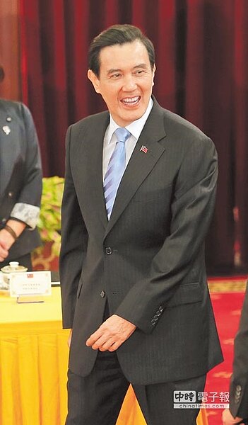 搭橋者「馬習會」明天將於新加坡登場,馬英九總統5日召開國際記者會,強調維持現狀是台灣多數民意,自己是「搭橋者」,希望繼任的人能順著這座橋「上橋、過河」。(黃世麒攝)