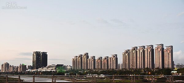 新店小碧潭站的捷運共構宅美河市因土地徵收疑似違法,導致後續爭議不斷。(好房網News記者 陳韋帆/攝影)