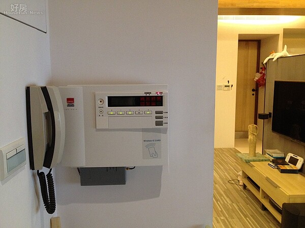 公寓住戶可透過裝設保全,減少小偷入侵的機會。(好房News記者 王永貞/攝影)