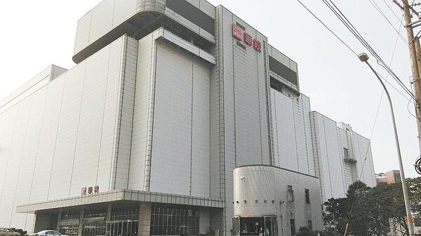 華映楊梅廠產線人員照樣輪班,不會受太大的影響。 (記者葉臻/攝影)