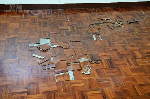 地磚爆裂(好房網News記者鍾釗榛攝影)