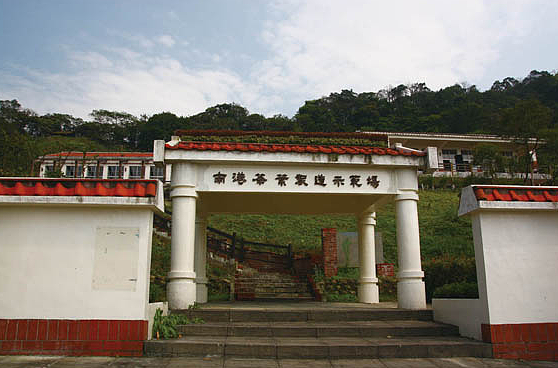 南港茶廠遭議員踢爆有業者蓋違建，台北市長柯文哲表示有違建就要拆。（圖／台北市親山步道主題網提供）