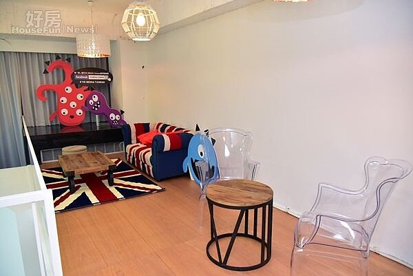 8.二樓可見到客廳、臥房等精心設計過的風格情境空間,這些都提供影音創作者自由使用。