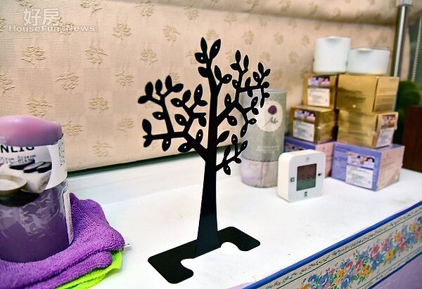 
6-7.角落有香氛蠟燭、造型飾品，營造讓人放鬆的舒適氛圍。