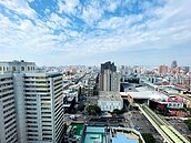 台中自住客衝了！「單價差達30萬」、屋主又願降價　