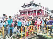 遊客太多交通卡卡　旗津200居民怒吼