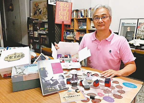 新竹囝仔、竹教大兼任教師李元璋深感「新竹學」叢書欠缺，花年餘蒐羅資料，將出版新竹美食散步專書。 記者李青霖／攝影