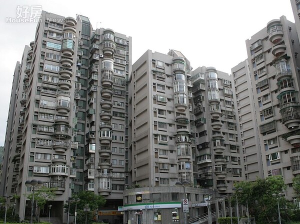 3南港區的南港國宅，是戶數很多的大型社區。
