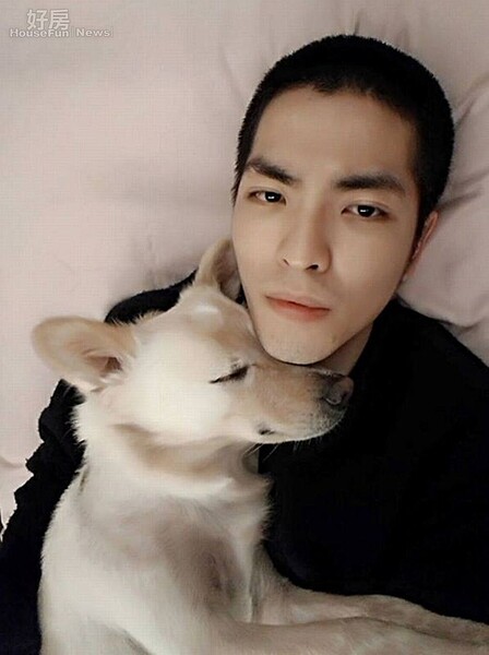 8在演藝圈，蕭敬騰寵愛毛小孩是岀了名的。
