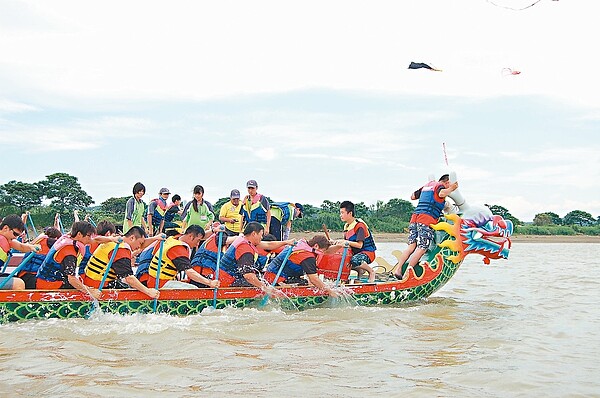 竹南龍舟賽,是在地盛事,但代表會大砍預算。 圖/本報資料照/記者張裕珍攝影