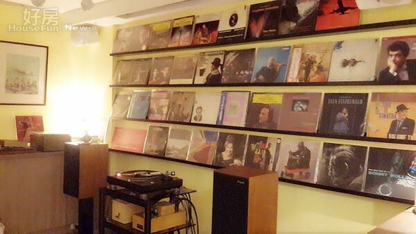 7.	地下室有整面牆的黑膠唱片區，播放黑膠唱片，由唱片達人王信凱駐店辦活動。
