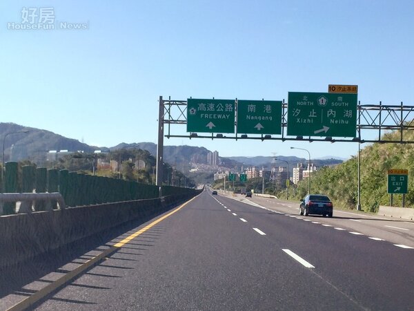 如果是自己開車，直接上北二高約20到30分鐘就能到達台北。（好房網News記者王琡閔／攝影）