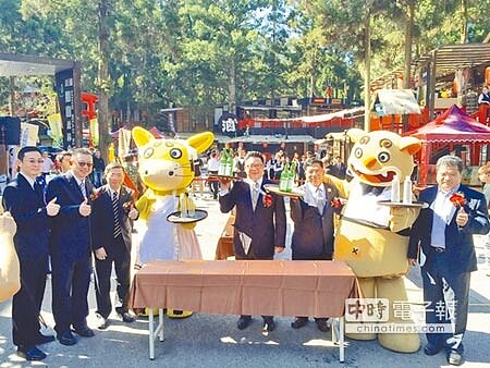 
比一比看誰厲害全國旅館公會第1屆餐飲服務競賽，在南投縣溪頭妖怪村登場。（廖志晃攝）
 