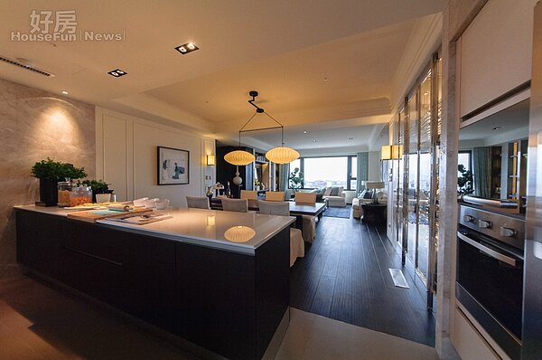 實品屋 客餐廳（好房網News記者張聖奕／攝影）