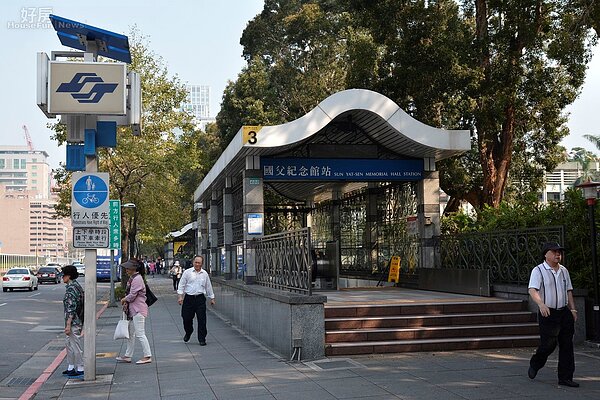 交通常是買屋地點的首要考量，所以捷運站周遭房價總是居高不下。（好房網News記者 陳韋帆／攝影）