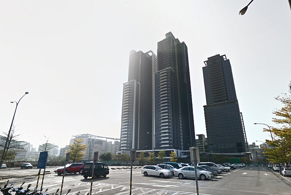 最新一波實價登錄資料揭露,台北市住宅最高總價與單價住宅落於中山區的「宜華國際」。(翻攝自Google Map)