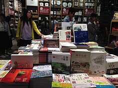 無印良品書店落腳台南，特別開闢專區擺放台南相關叢書。（好房網News記者魏瑩華／攝影）