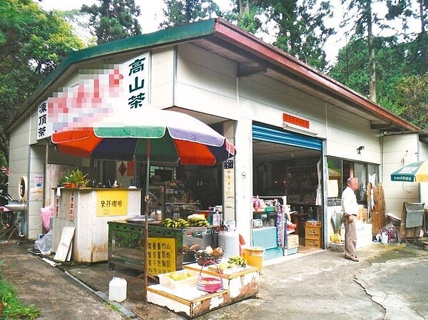 莊姓農戶世居溪頭且經營雜貨舖,明天恐遭強制執行拆屋。( 圖/台大林管處提供)