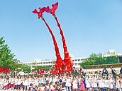 街藝狂饗　8米長頸鹿大轟動