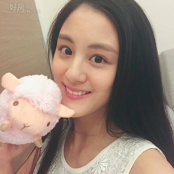 2. 生下女兒後,宋紀妍樂當快樂俏媽咪。(摘自宋紀妍臉書)