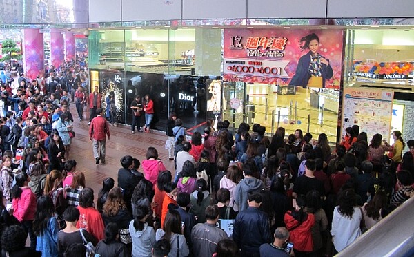 行政院推出短期刺激消費方案,反應熱烈。(圖/聯合報系資料照)