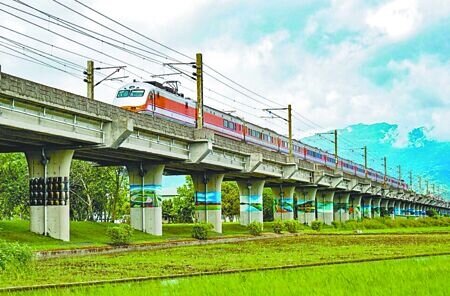
宜蘭人爭取長達33年的鐵路高架化工程，今年3月25日獲行政院核定興建，不過，行政院卻未同意把地方配合款從105億元降至57.55億元，議長張勝德批評，若無法降低，勢必排擠其他建設。（本報資料照片）
