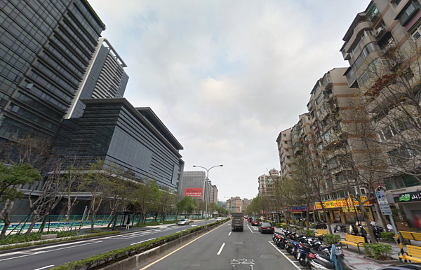 台北市中山區樂群二路的市容對比強烈,房價差距更是驚人。(翻攝自Google Map)