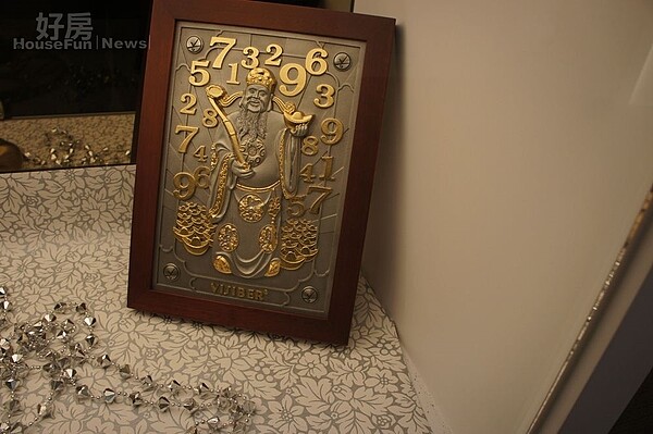 6.數字結合財神爺的時鐘，相當有特色。
