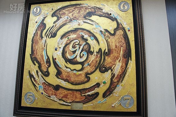 7.這是David特地找藝術家結合數字，以壓克力顏料為主的創作。
